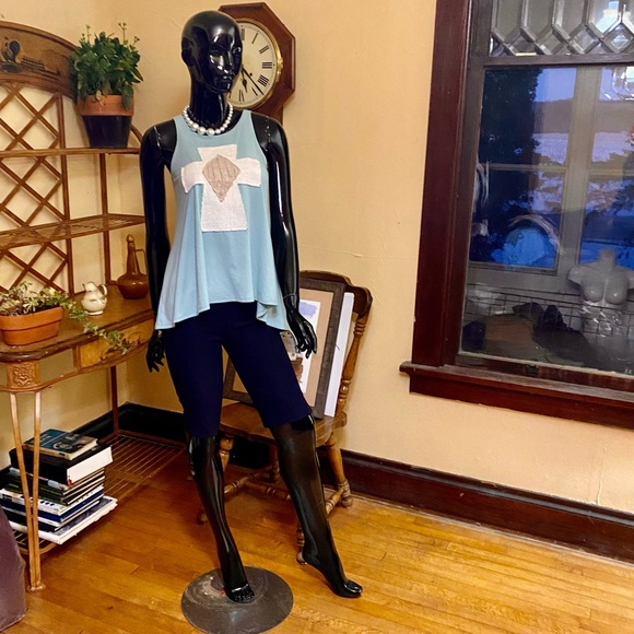 Lost Petals Linen artsy, BoHo top! - Picture 3 of 10